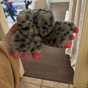 Gray and Pink furry light uo dinosaur house shoes toddler girls 9/10